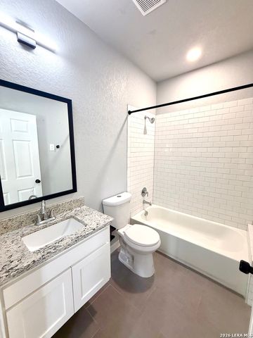 2706 Observation Dr Apt 3, San Antonio, TX 78227