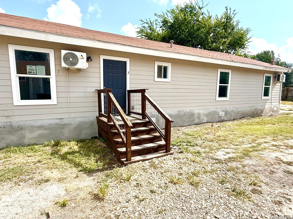 2706 Observation Dr Apt 3, San Antonio, TX 78227