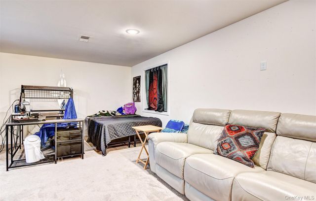 17 Magnolia Park Road, Middletown, NY 10940