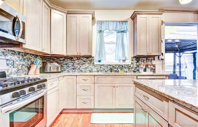 17 Magnolia Park Road, Middletown, NY 10940