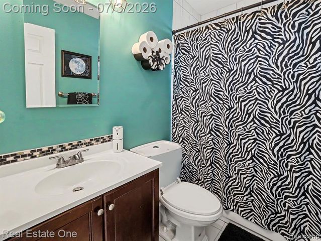 10637 Jackson St, Belleville, MI 48111