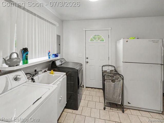 10637 Jackson St, Belleville, MI 48111
