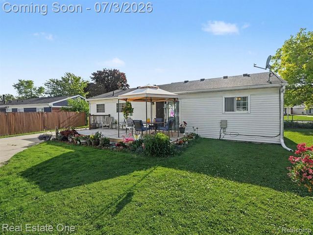 10637 Jackson St, Belleville, MI 48111