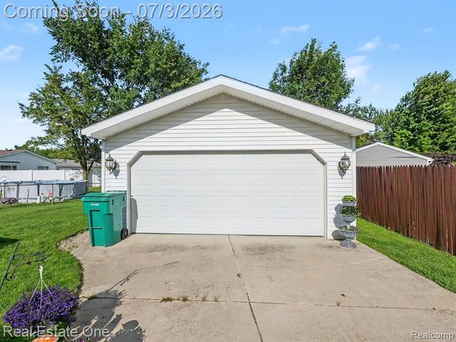 10637 Jackson St, Belleville, MI 48111