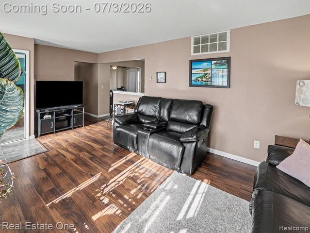 10637 Jackson St, Belleville, MI 48111