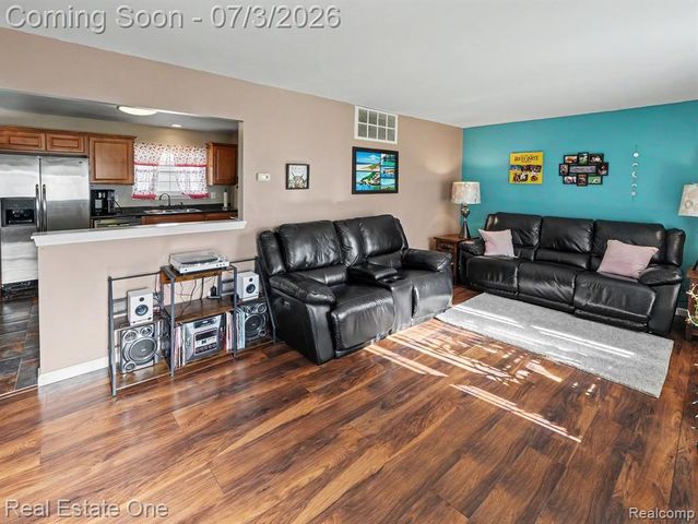 10637 Jackson St, Belleville, MI 48111