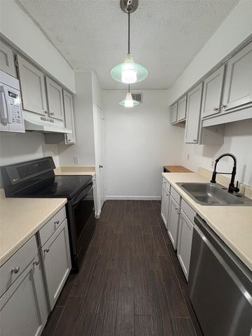 8109 Skillman Street 2002, Dallas, TX 75231