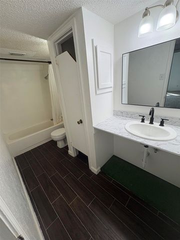 8109 Skillman Street 2002, Dallas, TX 75231