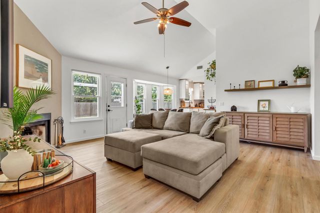 206 Quail CIR, Hutto, TX 78634