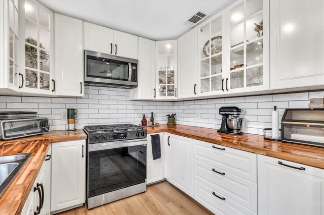 206 Quail CIR, Hutto, TX 78634