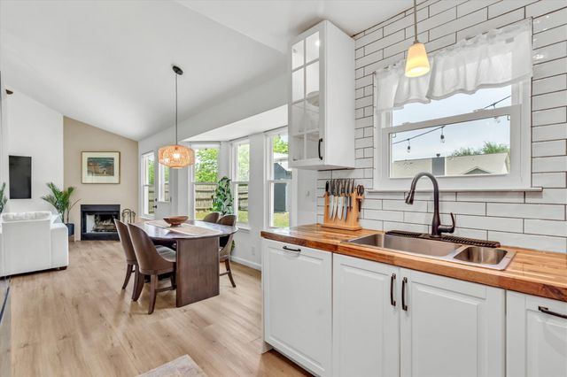 206 Quail CIR, Hutto, TX 78634