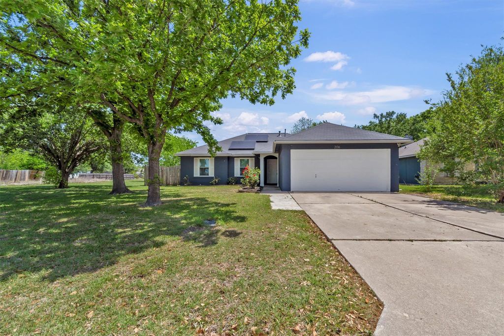 206 Quail CIR, Hutto, TX 78634