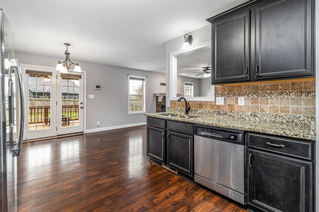 1284 Eagles View Dr, Clarksville, TN 37040