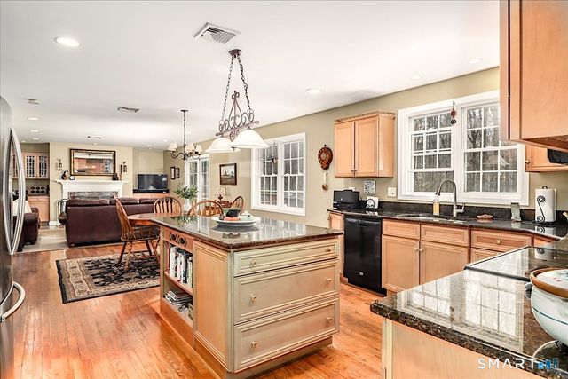 10 Ironwood Drive, Newtown, CT 06482