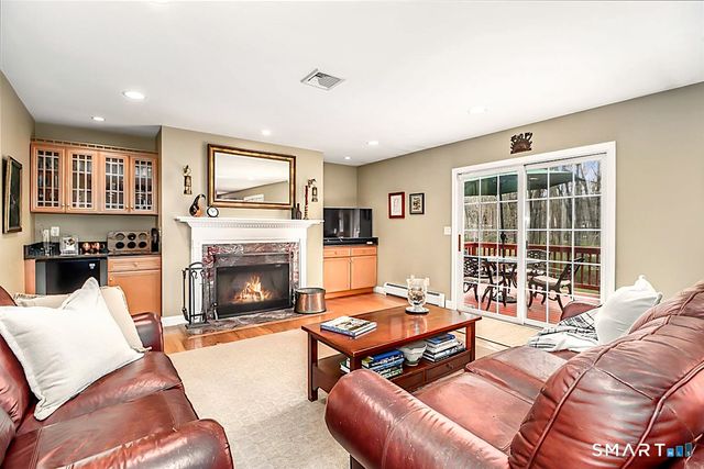 10 Ironwood Drive, Newtown, CT 06482