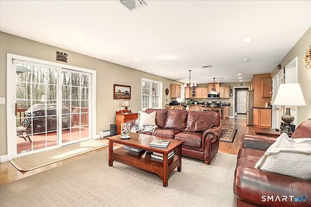 10 Ironwood Drive, Newtown, CT 06482