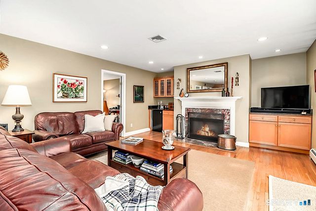 10 Ironwood Drive, Newtown, CT 06482