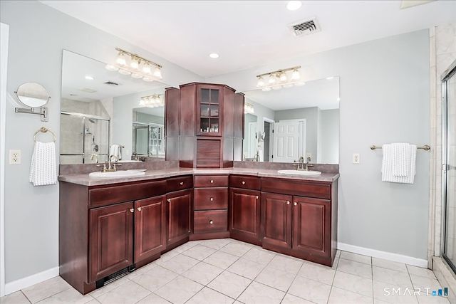 10 Ironwood Drive, Newtown, CT 06482