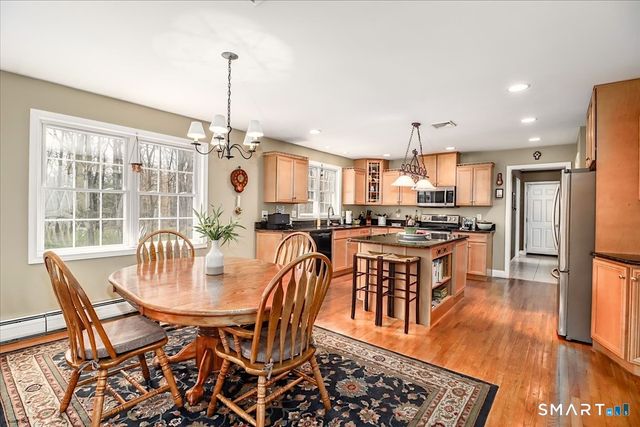 10 Ironwood Drive, Newtown, CT 06482