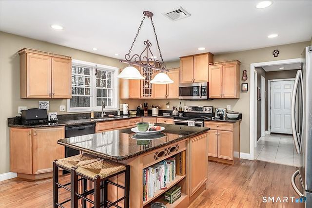 10 Ironwood Drive, Newtown, CT 06482