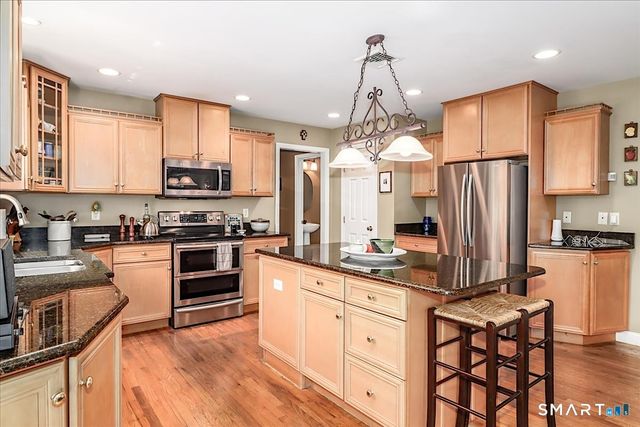 10 Ironwood Drive, Newtown, CT 06482