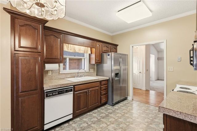 743 Polo Oaks Drive, Winston-salem, NC 27106