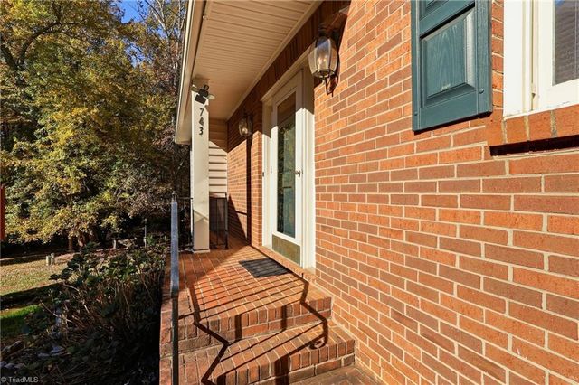 743 Polo Oaks Drive, Winston-salem, NC 27106