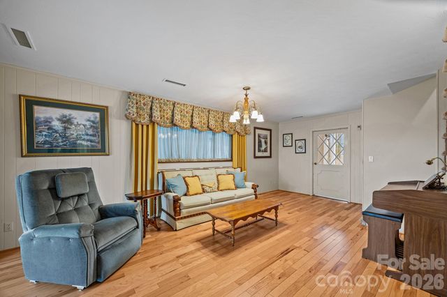 6777 Pinnacle Mountain Road, Zirconia, NC 28790