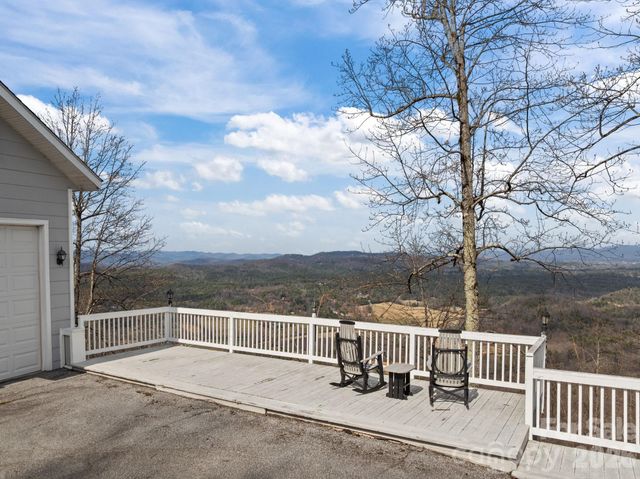 6777 Pinnacle Mountain Road, Zirconia, NC 28790