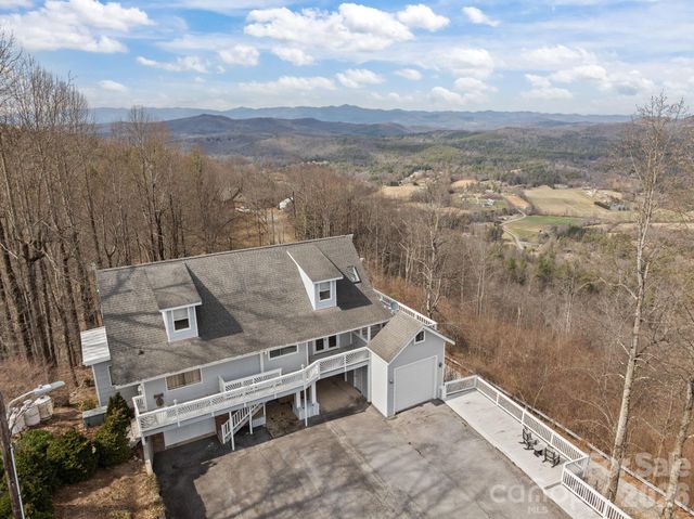 6777 Pinnacle Mountain Road, Zirconia, NC 28790