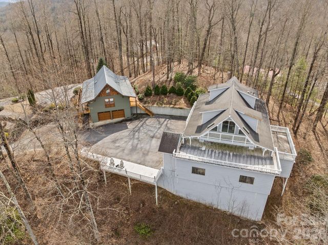 6777 Pinnacle Mountain Road, Zirconia, NC 28790
