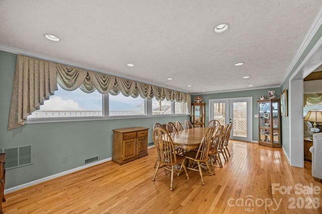 6777 Pinnacle Mountain Road, Zirconia, NC 28790