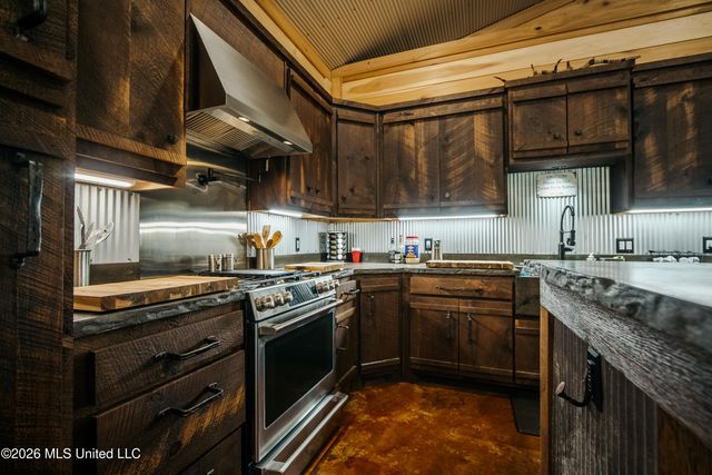 475 Deer Creek Road, Grenada, MS 38901