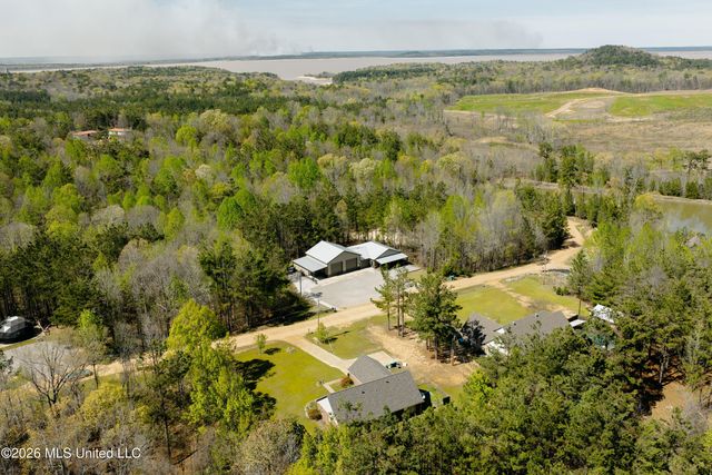 475 Deer Creek Road, Grenada, MS 38901