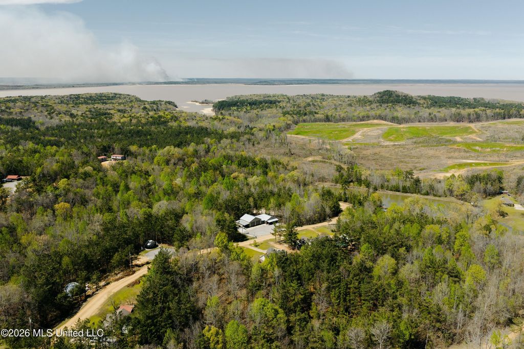 475 Deer Creek Road, Grenada, MS 38901