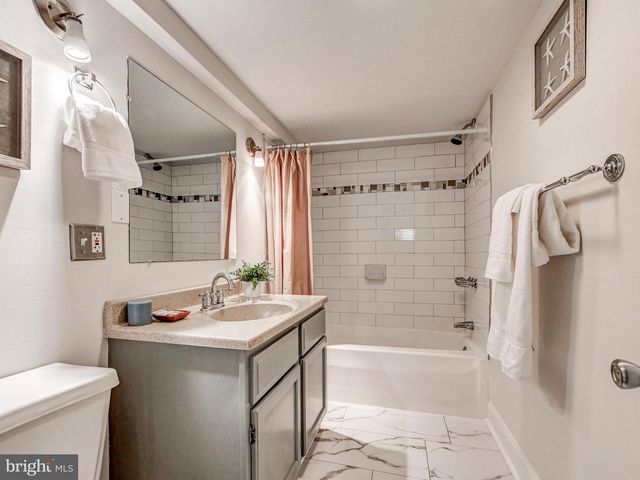 127 S CASTLE ST, Baltimore, MD 21231