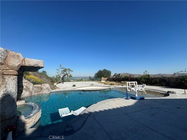 827 Baghdady, Corona, CA 92879