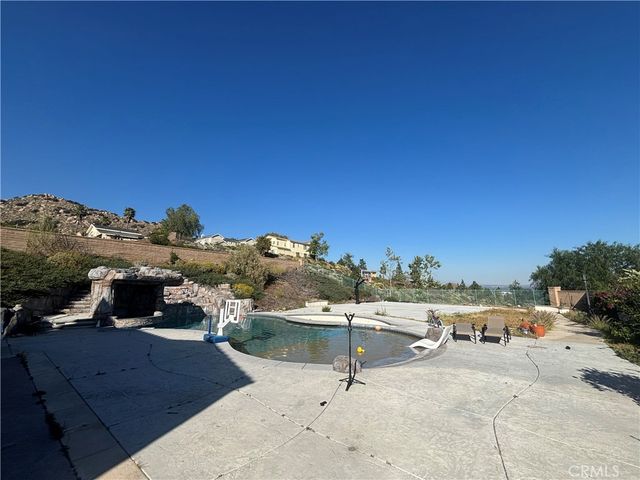 827 Baghdady, Corona, CA 92879