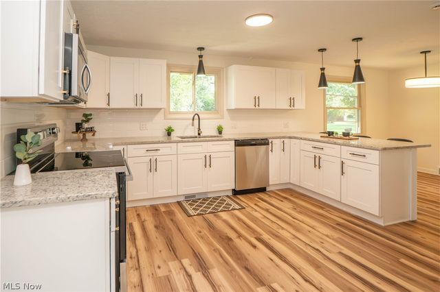 615 Summit Street SE, North Canton, OH 44720