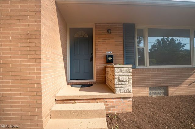 615 Summit Street SE, North Canton, OH 44720