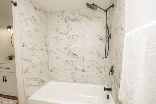 615 Summit Street SE, North Canton, OH 44720