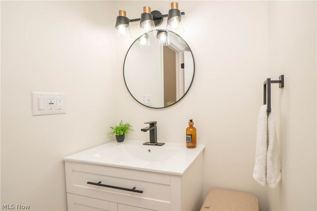 615 Summit Street SE, North Canton, OH 44720