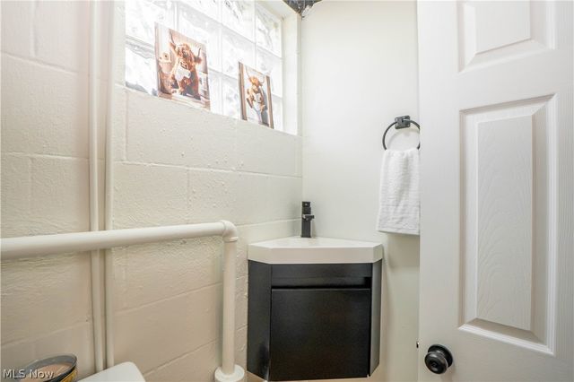 615 Summit Street SE, North Canton, OH 44720