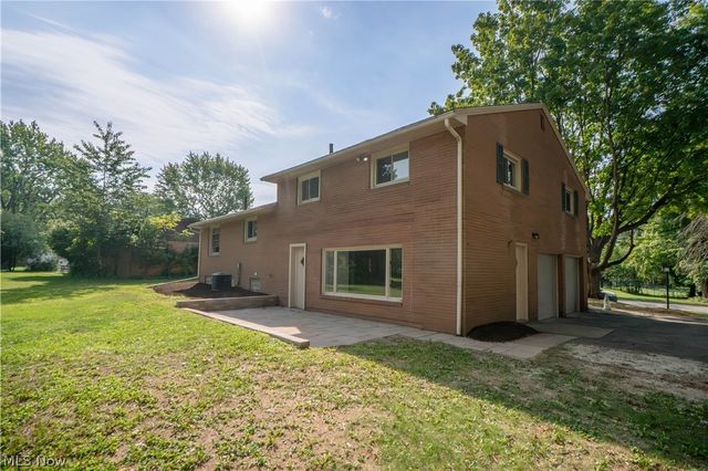 615 Summit Street SE, North Canton, OH 44720