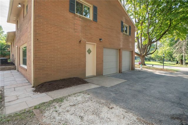 615 Summit Street SE, North Canton, OH 44720