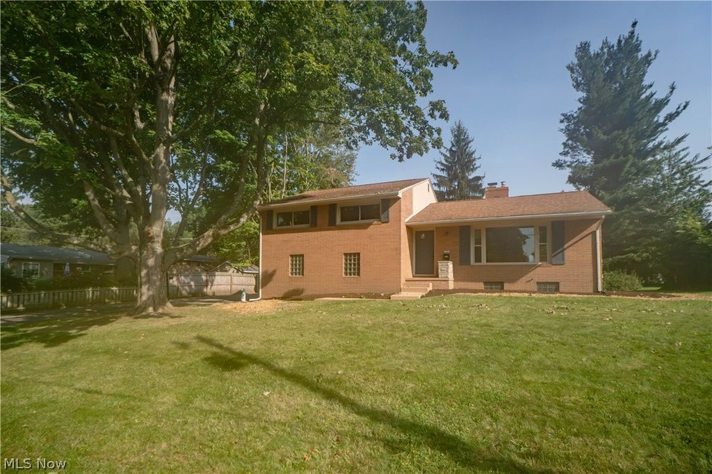 615 Summit Street SE, North Canton, OH 44720