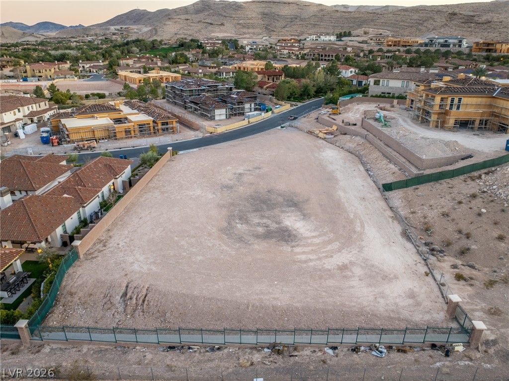 Image 7 of property listing at 27 Olympia Canyon Way, Las Vegas, NV 89141