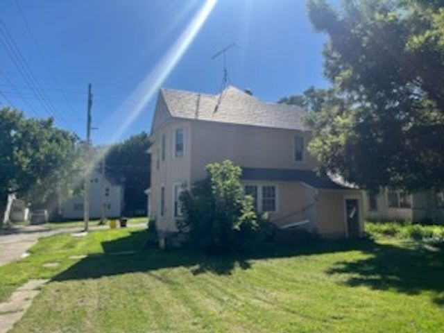 1002 Oak Avenue S, Freeport, IL 61032