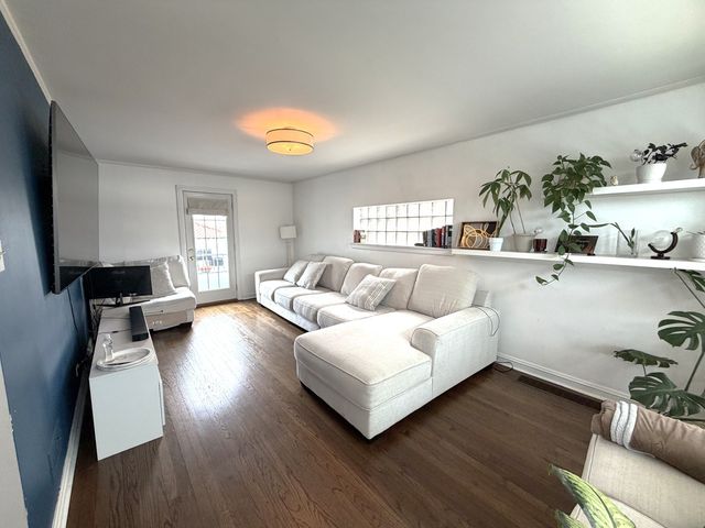 7801 W Victoria Street, Chicago, IL 60631