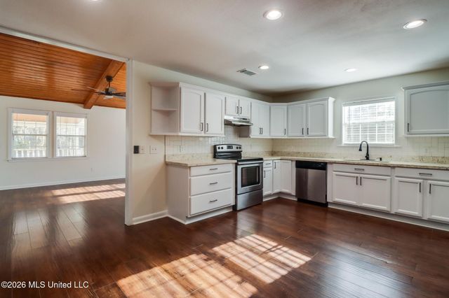 6509 Big Oak Drive, Ocean Springs, MS 39564